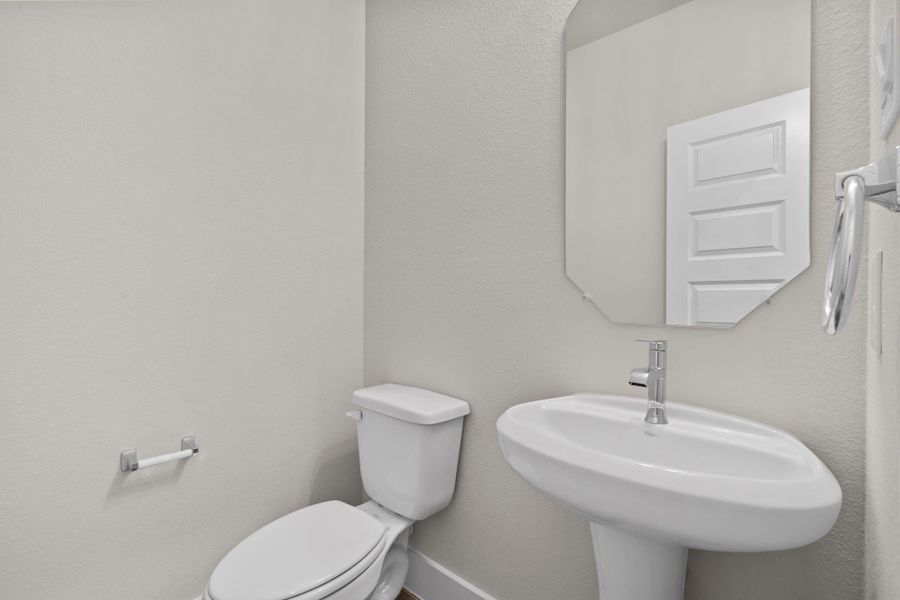 Furnished interior view inside a new home in Beacon Hill, Waller (Image 8).