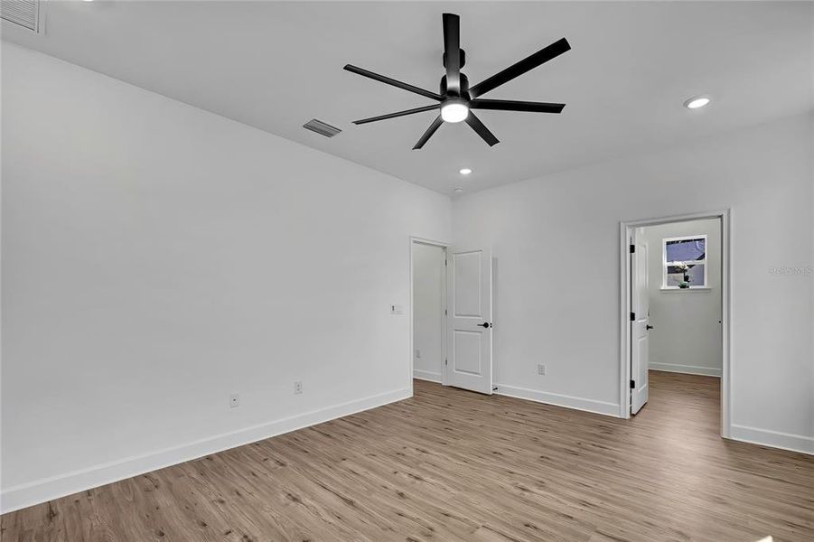 Spacious, unfurnished interior of a new home in , Spring Hill (Image 32).