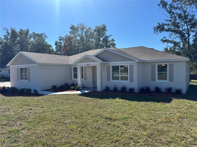 Exterior details and patio area of a home in , Dade City (Image 42).