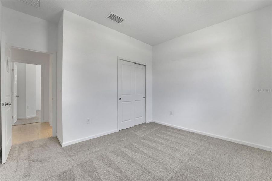 Spacious, unfurnished interior of a new home in Willowbrook North, Winter Haven (Image 31).