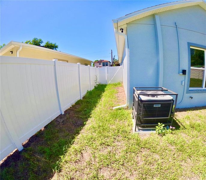 Exterior details and patio area of a home in , Tampa (Image 15).
