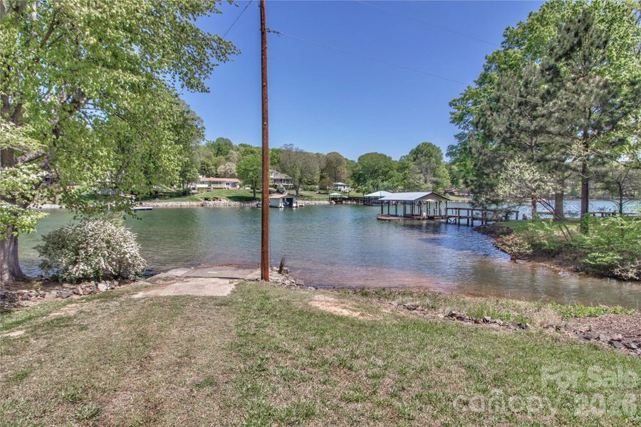This home offers the distinct advantage of convenient community lake access. This home offers the distinct advantage of convenient community lake access.