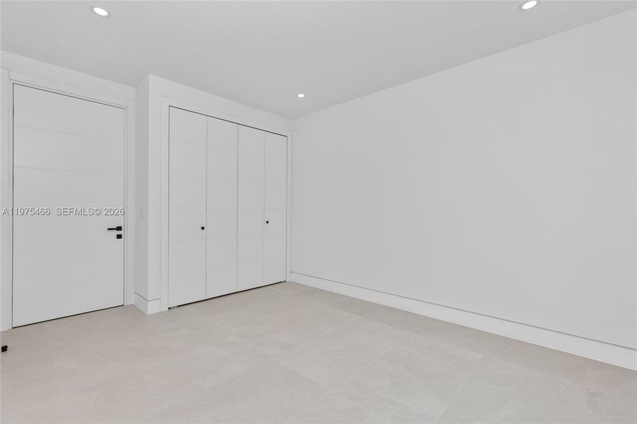 Spacious, unfurnished interior of a new home in , Pinecrest (Image 21).