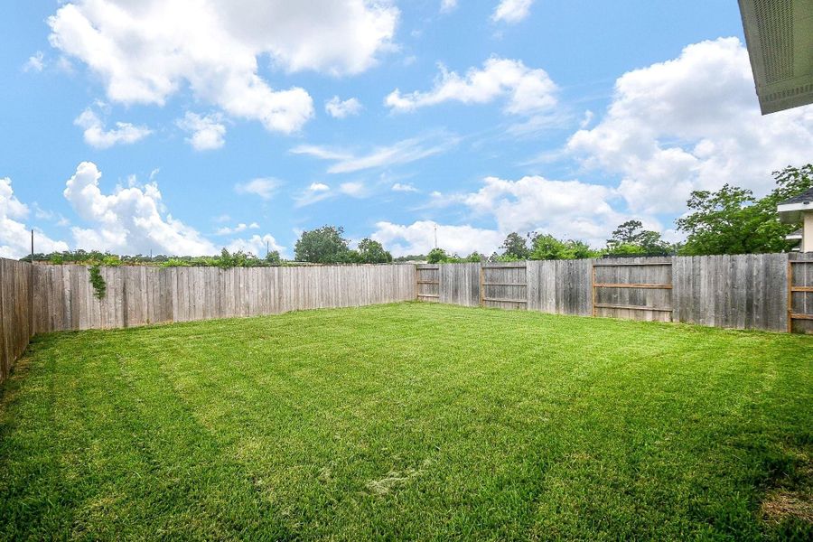 Exterior details and patio area of a home in , Houston (Image 27).