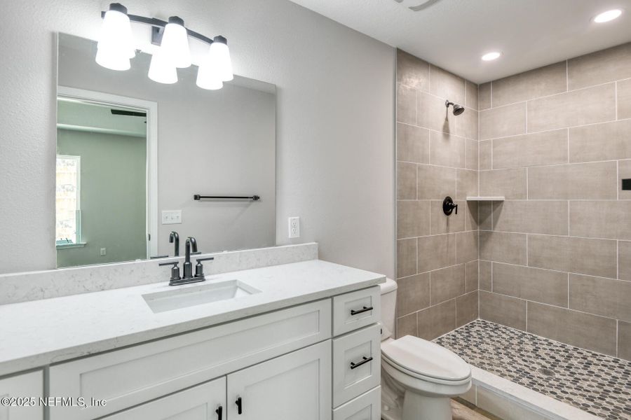 Furnished interior view inside a new home in , Palatka (Image 5).