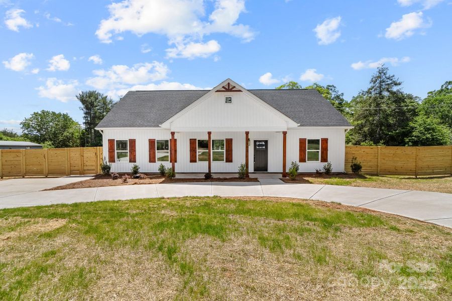 Front exterior of a new home in , Lincolnton, NC, highlighting curb appeal (Image 18). Front exterior of a new home in , Lincolnton, NC, highlighting curb appeal (Image 18).