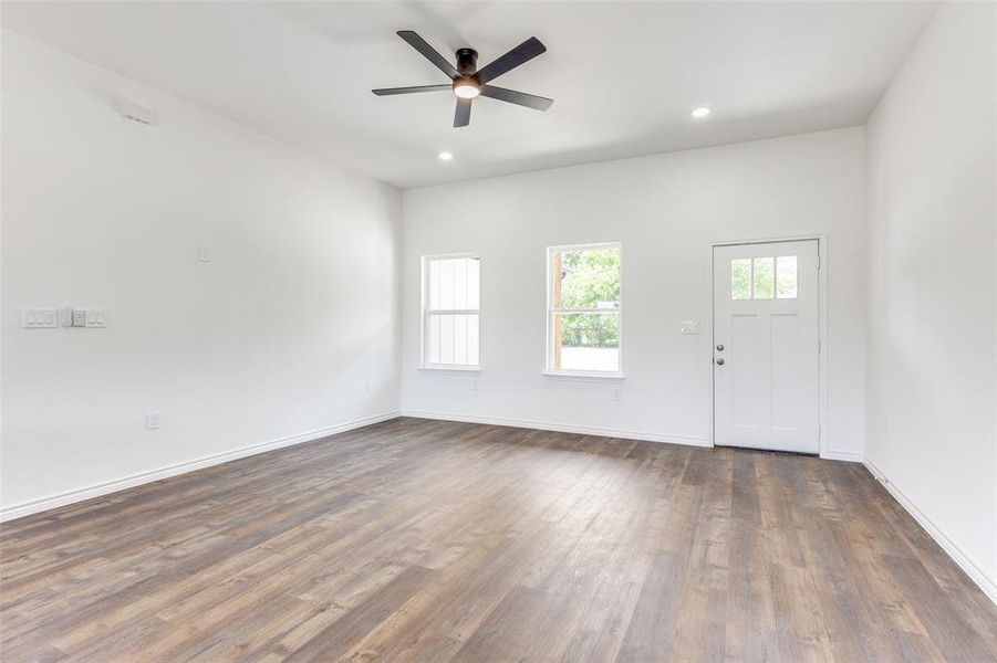 Spacious, unfurnished interior of a new home in , Granbury (Image 23).