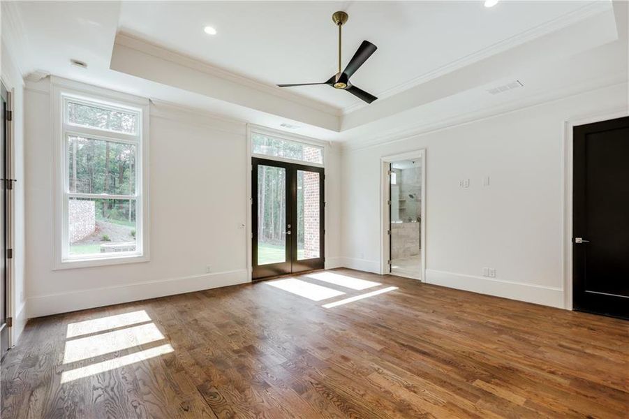 Spacious, unfurnished interior of a new home in , Athens (Image 67).