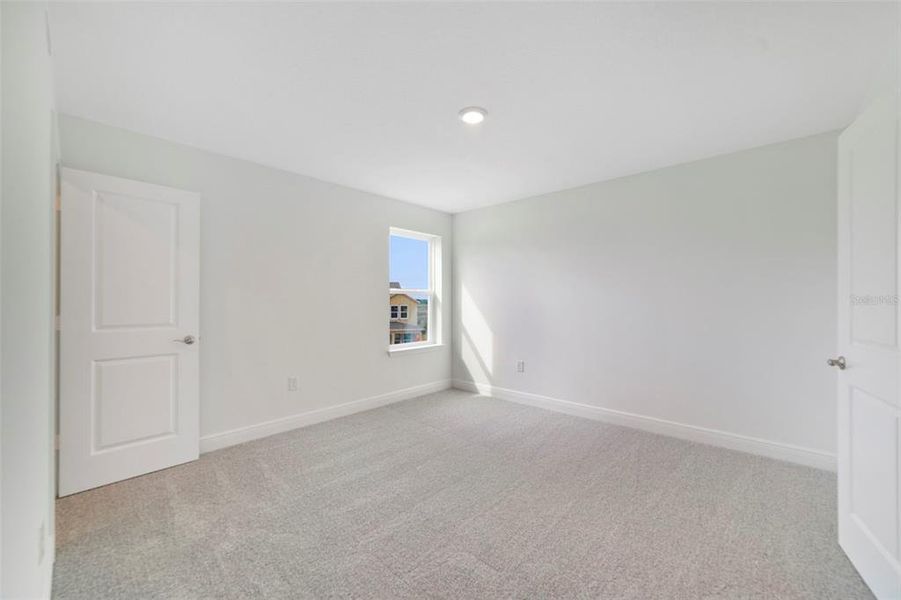 Spacious, unfurnished interior of a new home in Vintner Reserve, Clermont (Image 12).