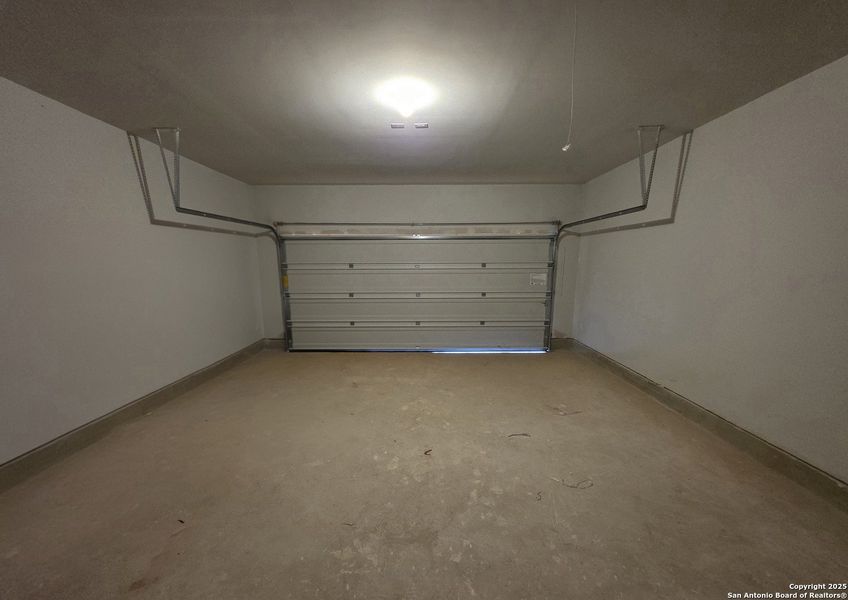 Spacious, unfurnished interior of a new home in The Heights at Saddlebrook Ranch 60's, Schertz (Image 24).