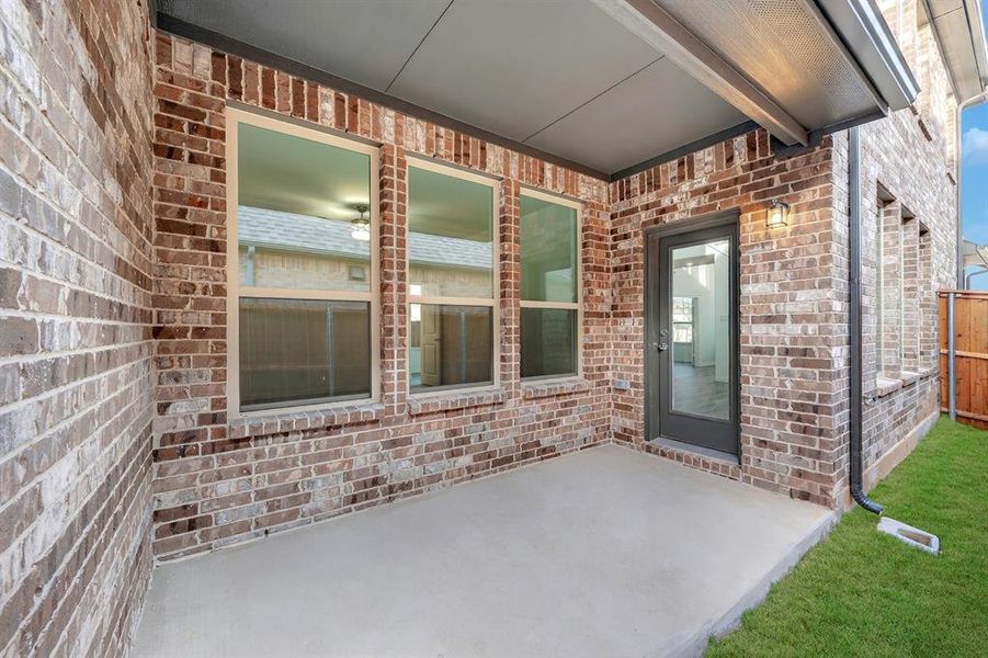 Exterior details and patio area of a home in Tarrytown, Crowley (Image 3).