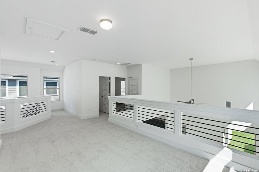 Spacious, unfurnished interior of a new home in Stillwater Ranch, San Antonio (Image 8).