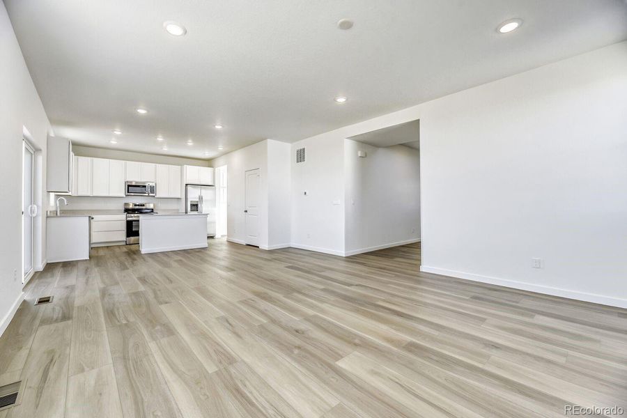 Spacious, unfurnished interior of a new home in Independence, Elizabeth (Image 11).
