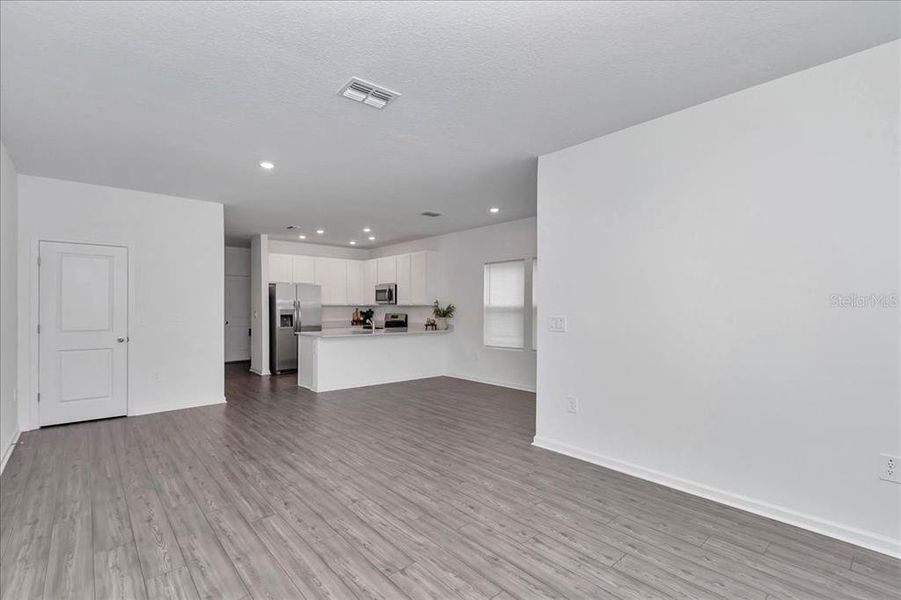 Spacious, unfurnished interior of a new home in , Ocala (Image 25).