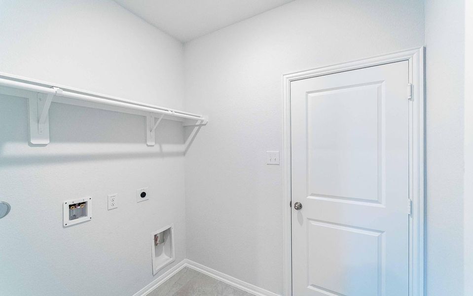 Spacious, unfurnished interior of a new home in Pecan Estates, Crosby (Image 12).