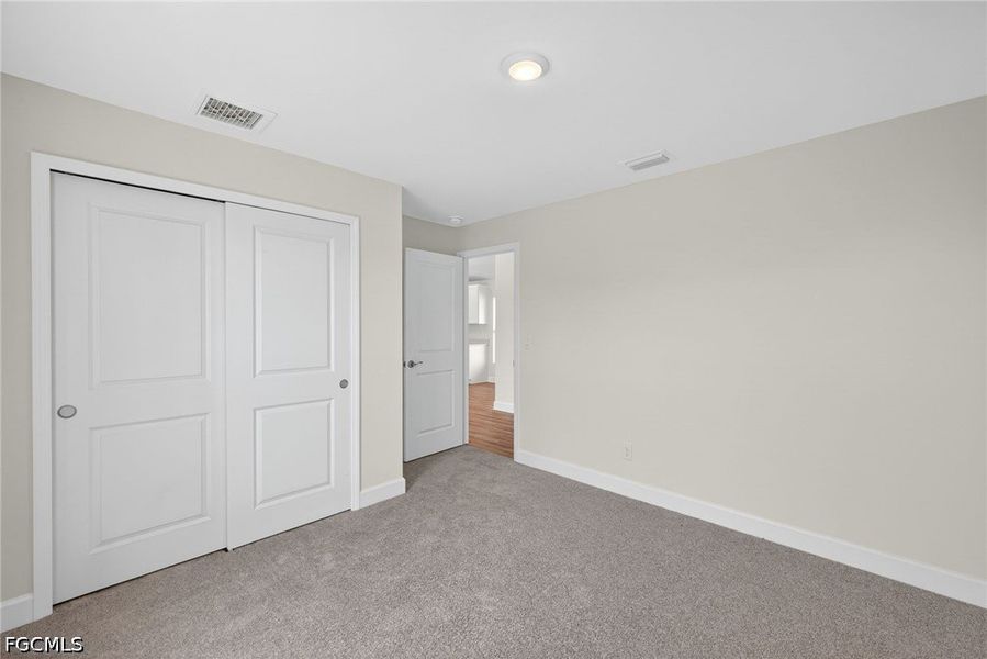 Spacious, unfurnished interior of a new home in Cape Coral, Cape Coral (Image 17).