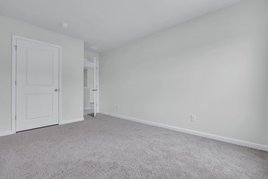 Spacious, unfurnished interior of a new home in Hillcrest, Ravenel (Image 32).