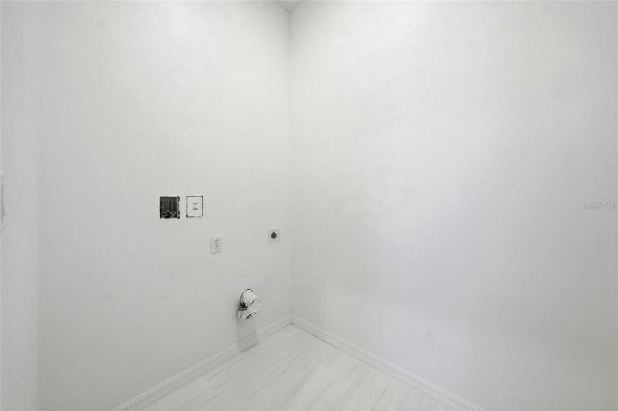 Spacious, unfurnished interior of a new home in , Eustis (Image 27).