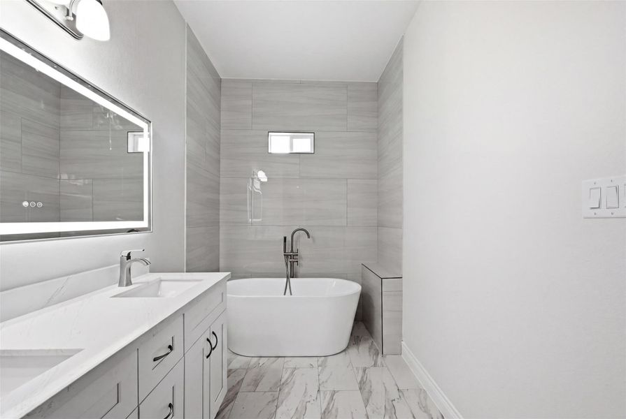Master Bath- Soaking tub
