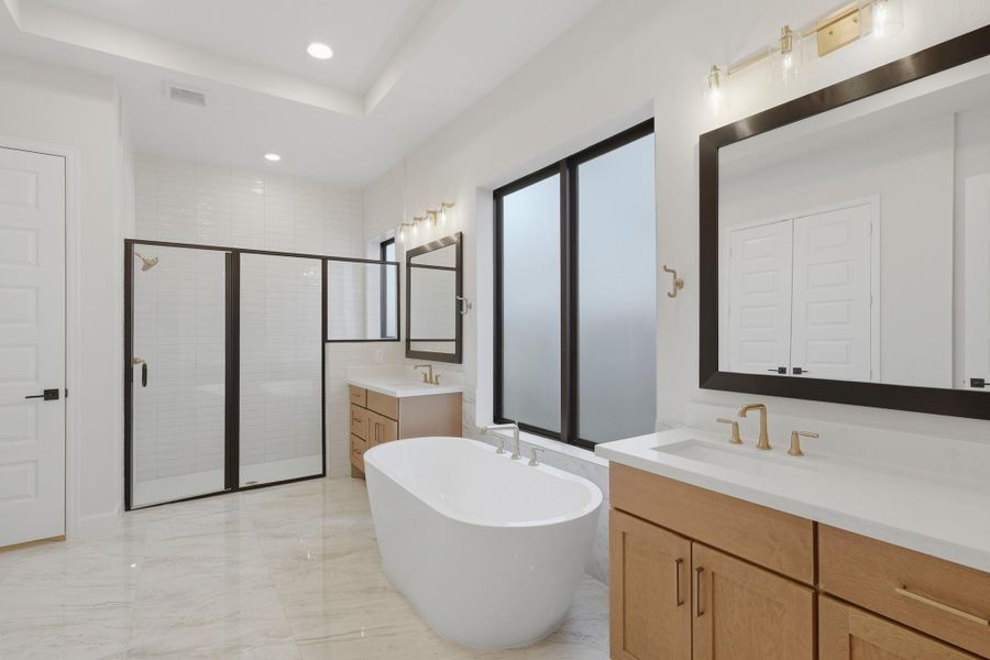 Furnished interior view inside a new home in Sienna, Missouri City (Image 16).