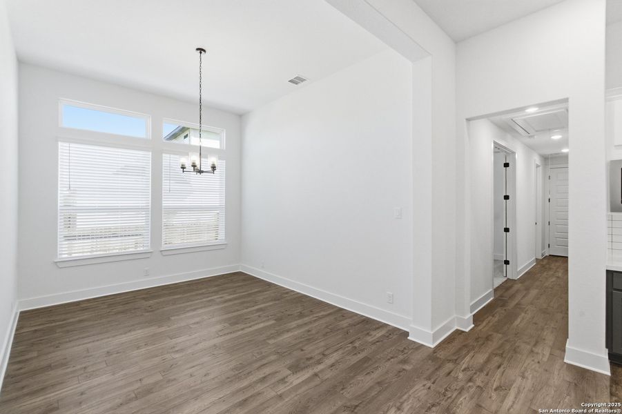 Spacious, unfurnished interior of a new home in Mesa Western, Cibolo (Image 31).