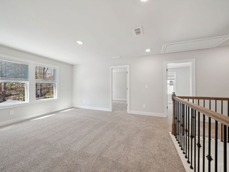 Spacious, unfurnished interior of a new home in Martin Springs - Estate Series, Lawrenceville (Image 16).