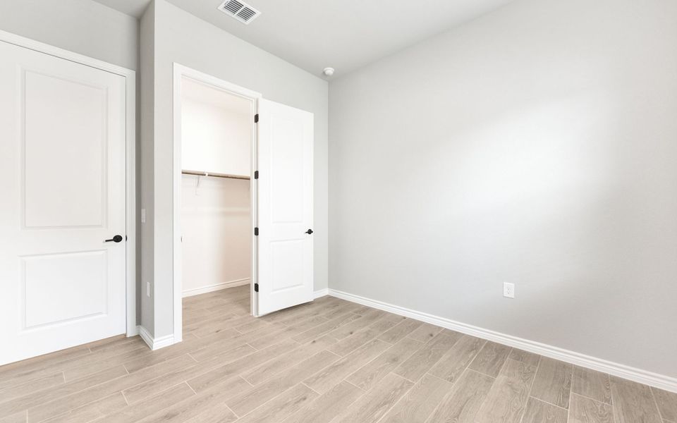 Spacious, unfurnished interior of a new home in Kissing Tree, San Marcos (Image 14).