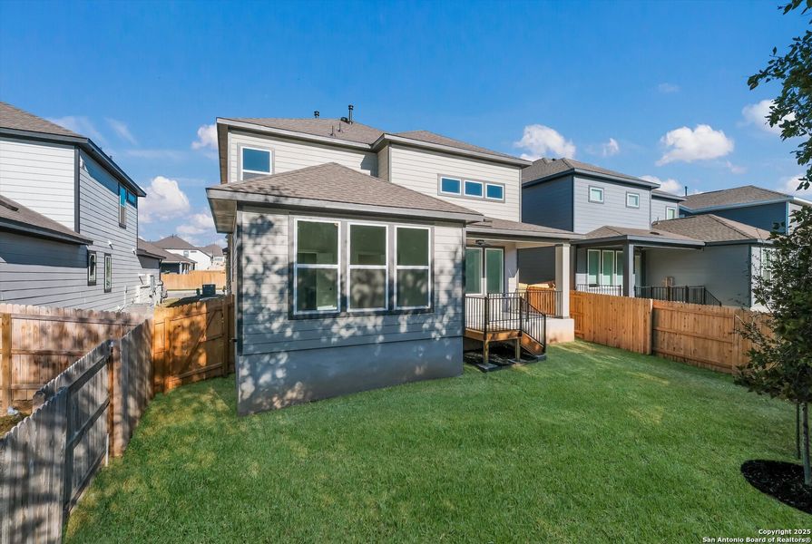 Exterior details and patio area of a home in Park Hill Commons, San Antonio (Image 19).