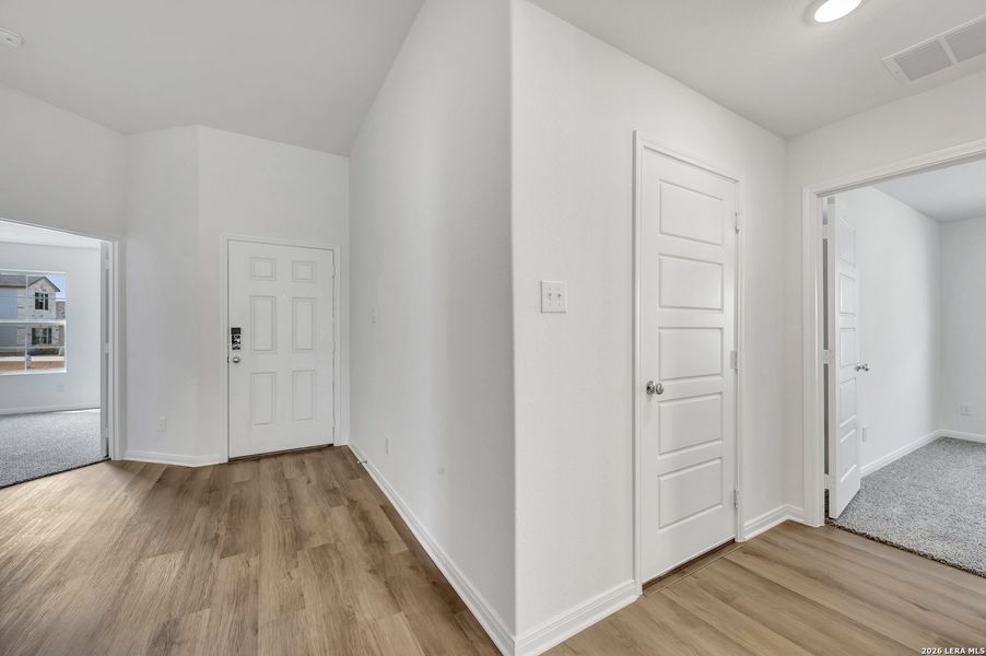 Spacious, unfurnished interior of a new home in Greenspoint Heights, Seguin (Image 31).