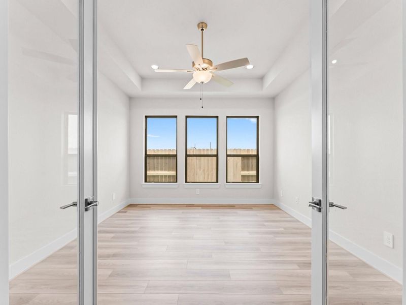 Study/Home Office with Fan and Lots of Natural Light Study/Home Office with Fan and Lots of Natural Light