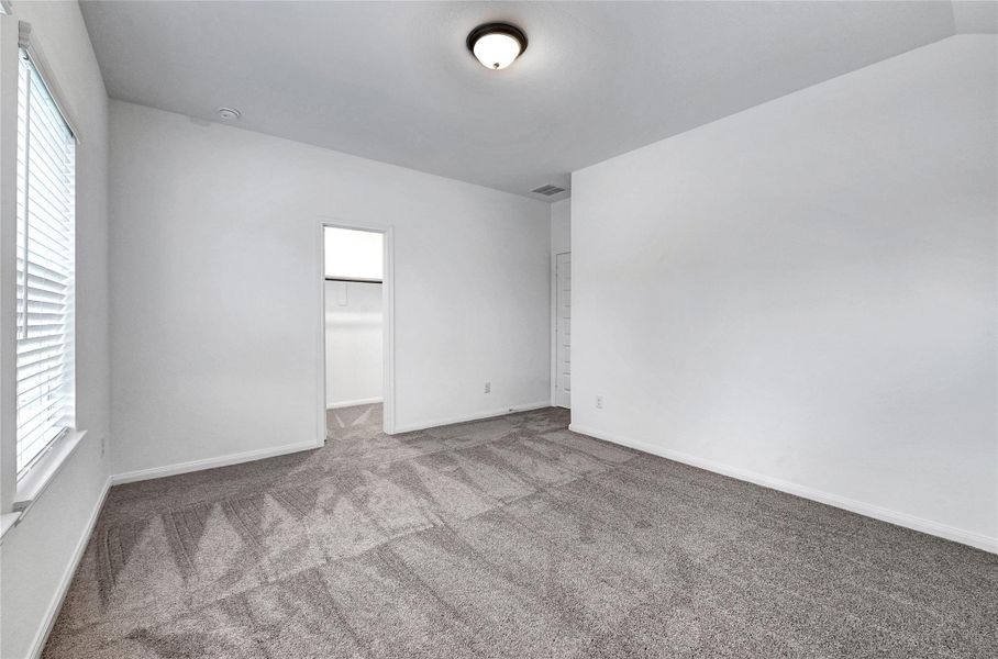 Spacious, unfurnished interior of a new home in Aldine Pines, Houston (Image 27).