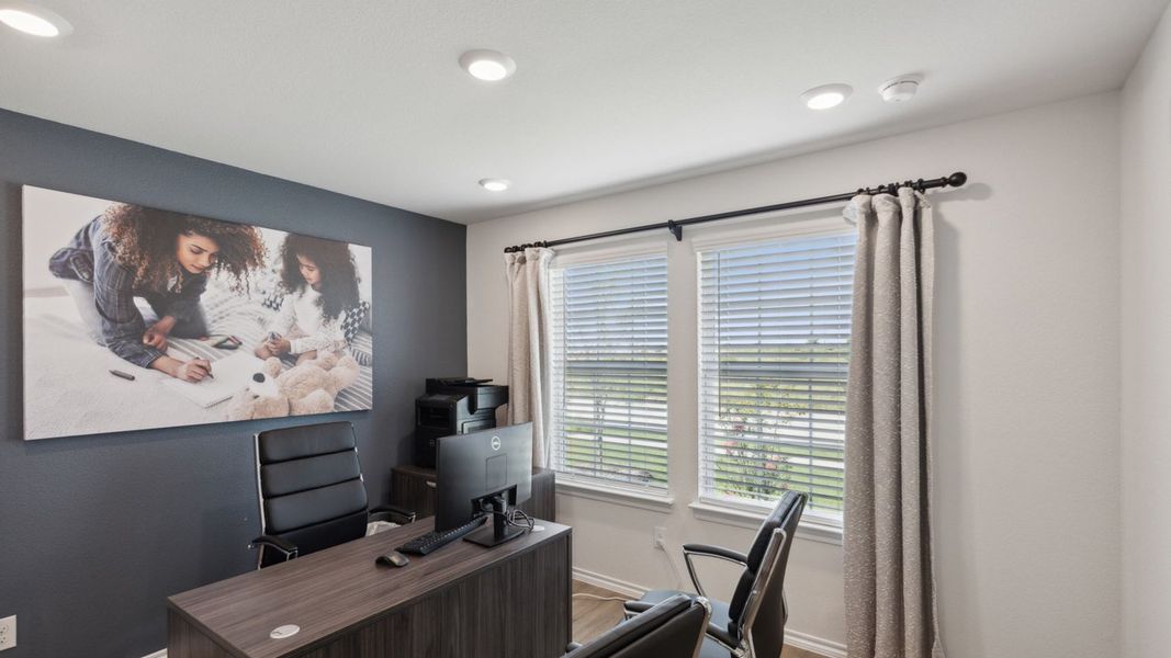 Furnished interior view inside a new home in Saddlebrook, Waxahachie (Image 11).