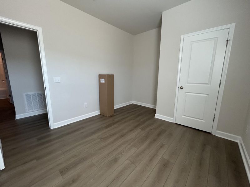 Spacious, unfurnished interior of a new home in , Ravenel (Image 8).