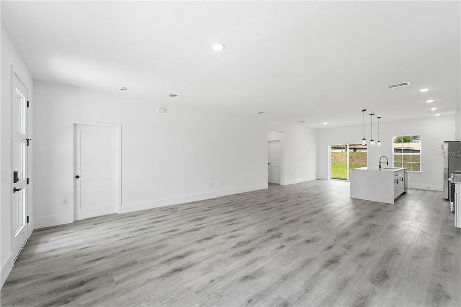 Spacious, unfurnished interior of a new home in , Dunnellon (Image 17).