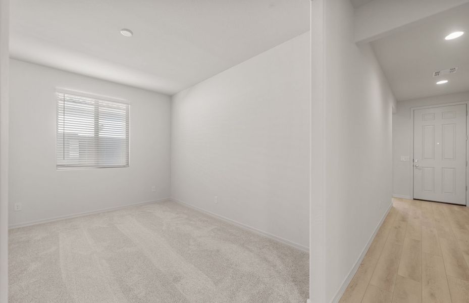 Spacious, unfurnished interior of a new home in Alamar, Avondale (Image 19).