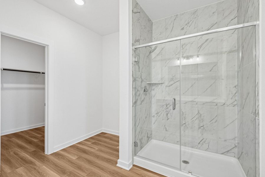 Spacious, unfurnished interior of a new home in Miller's Pond, Rosenberg (Image 31).