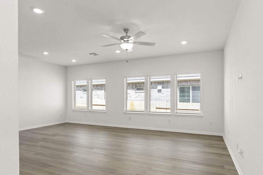 Spacious, unfurnished interior of a new home in Crosswinds, San Marcos (Image 14).