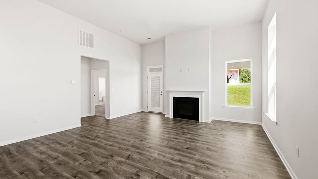 Spacious, unfurnished interior of a new home in Blue Ridge Trail, Fountain Inn (Image 20).