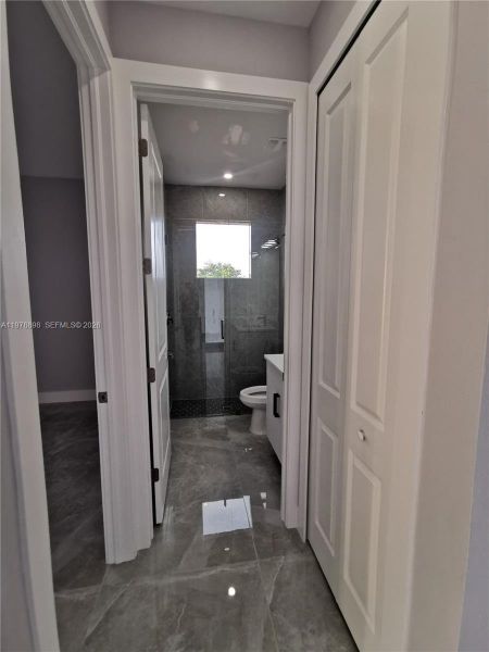 Spacious, unfurnished interior of a new home in , Cape Coral (Image 40).