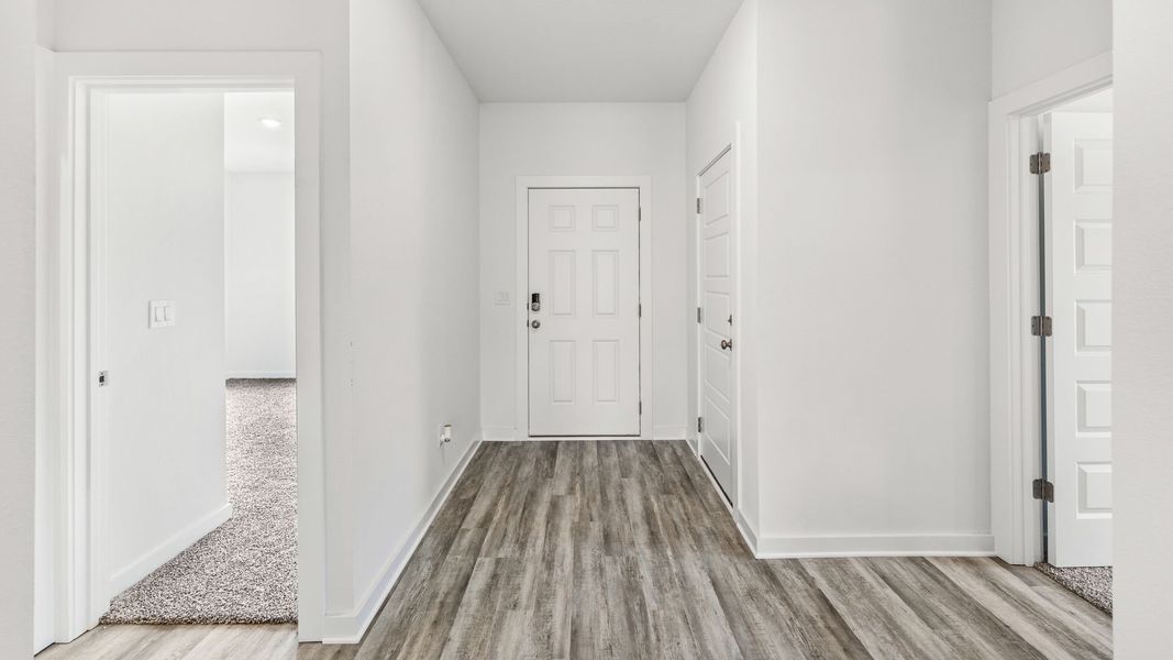 Representative unfurnished interior of a home built from the Walker by D.R. Horton in Ashton Park Phase III, Freeport (Image 13).