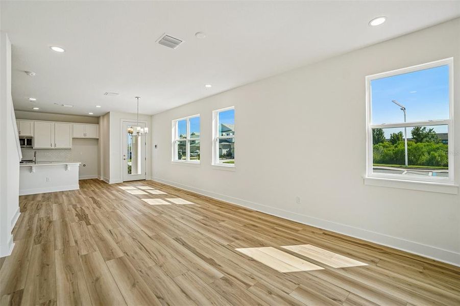 Spacious, unfurnished interior of a new home in Lagoon Residences at Epperson, Wesley Chapel (Image 20).