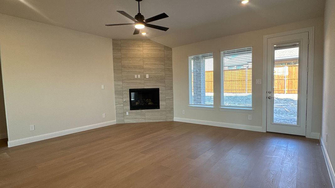 Spacious, unfurnished interior of a new home in Peachtree Meadows, Rockwall (Image 23).