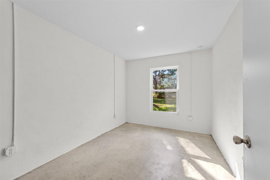 Spacious, unfurnished interior of a new home in , Fort Pierce (Image 10).