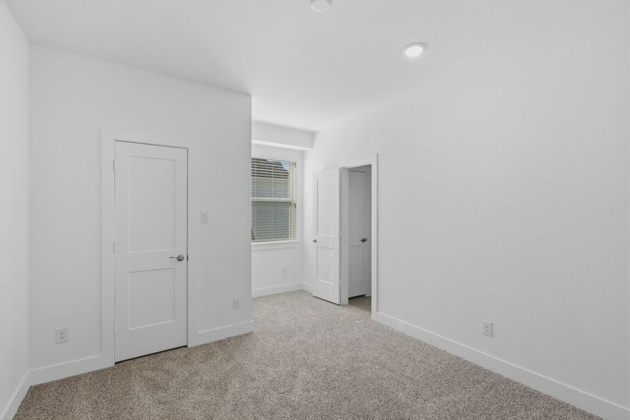 Representative unfurnished interior of a home built from the Chantilly 2 by Chesmar Homes in Sienna Chateau, Missouri City (Image 37).