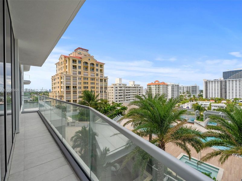 Condo located in Fort Lauderdale, FL showcasing its design and architecture (Image 4).