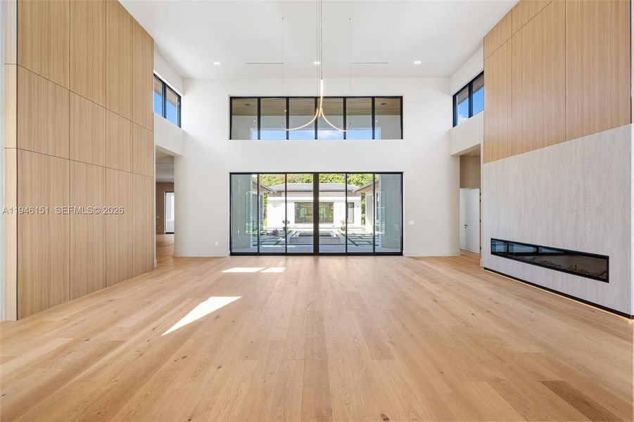 Spacious, unfurnished interior of a new home in , Pinecrest (Image 71).