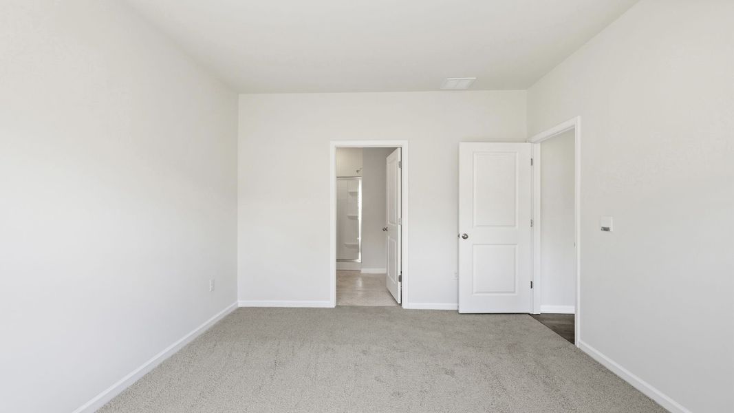 Spacious, unfurnished interior of a new home in Valleywood Farms, Waynesville (Image 26).