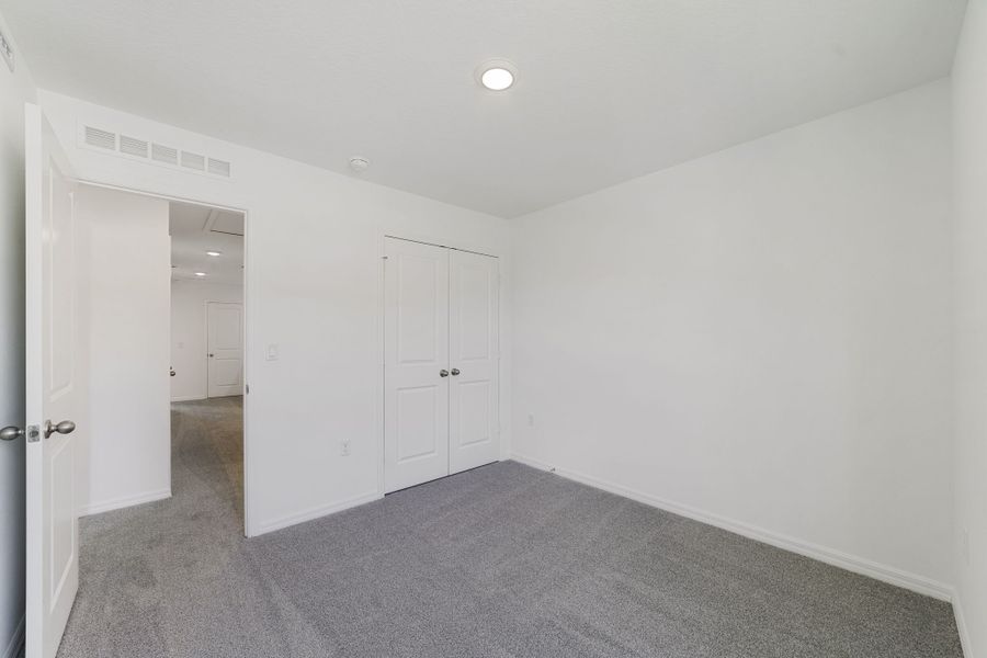 Spacious, unfurnished interior of a new home in Aulin Square, Oviedo (Image 29).