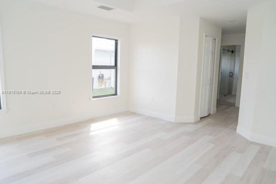 Spacious, unfurnished interior of a new home in , Labelle (Image 12).