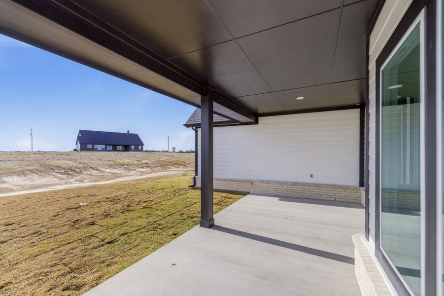 Exterior details and patio area of a home in Eagle Ridge Estates, Weatherford (Image 4).